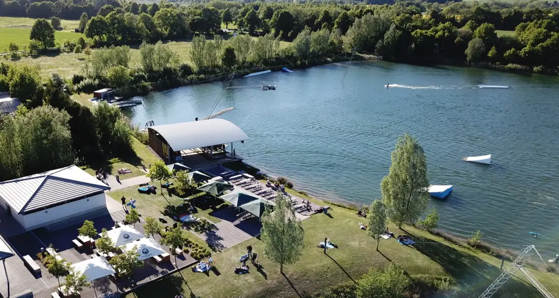 Luftaufnahme der Wasserski-Seilbahnanlage Hamm